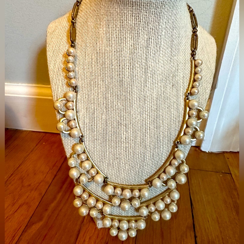 Stella & Dot pearl bib necklace